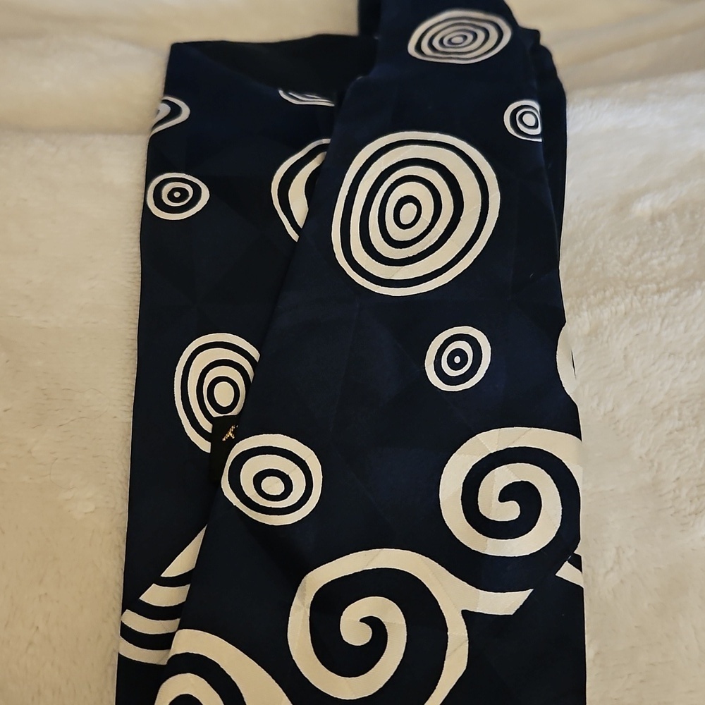 Vintage Italian Navy Blue Bullseye Silk Tie - Picture 5 of 8